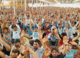 बरनावा आश्रम में उमड़े श्रद्धालु, रामनाम से भक्तिमय हुआ पंडाल