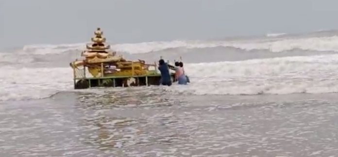 Gold Chariot in Indian Ocean