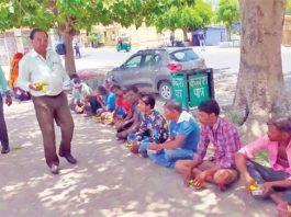 जरूरतमंद परिवारों की मदद कर मनाया जन्मदिन