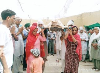 गुरु ने दिलाया मान, भाई के साथ बहन ने दिया पिता की अर्थी को कंधा