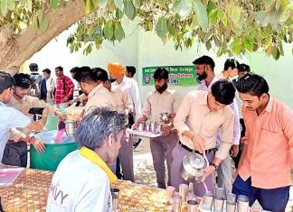 शाह सतनाम जी ब्वॉयज कॉलेज के विद्यार्थियों ने लगाई मीठे पानी की छबील Shah Satnam Ji Boys College