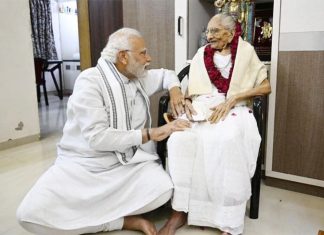 मां से मिलने पहुंचे मोदी, राहुल गांधी ने कहा मां-बेटा का अनमोल प्यार Narendra Modi