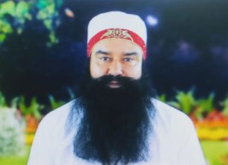 Saint Dr. MSG के वचनों से प्रभावित होकर मानवता का संकल्प कर रहे लोग