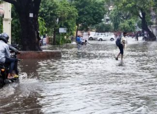 जोधपुर में बाढ़ जैसे हालात, जल भराव के कारण रेल यातायात प्रभावित Flood in Jodhpur