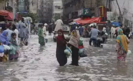 Pakistan: मूसलाधार बारिश ने ली 27 लोगों की जान Rain in Pakistan
