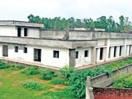 करोड़ों की लागत से बन रहा सामुदायिक केंद्र का निर्माण कार्य अधर में लटका