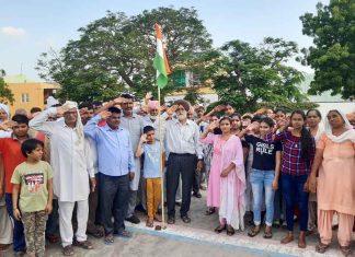 शाह मस्ताना जी धाम सरसा में फहराया तिरंगा