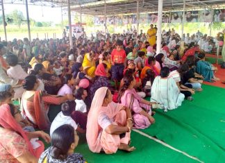 हाथ खड़े कर मानवता भलाई के कार्यां में बढ़-चढ़कर हिस्सा लेने का लिया प्रण