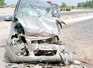 कार-डंफर भिड़ंत में एक युवक की मौत, चार घायल