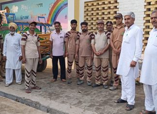 डेरा अनुयायियों ने पेड़ों को बीमारी से किया मुक्त Welfare Work