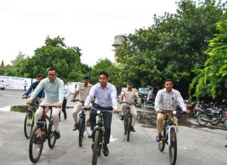 विश्व कार फ्री डे: साइकिल से कार्यालय पहुंचे उपायुक्त, दिया पर्यावरण संरक्षण का संदेश