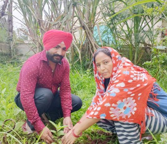 वाह! मानवता भलाई कर मनाई शादी की सालगिराह humanity