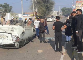 शाह सतनाम जी मार्ग पर सड़क हादसा, बाल-बाल बचे लोग