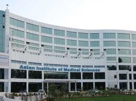 एशियन अस्पताल के डॉक्टरों ने दुर्लभ जेनेटिक रोगी स्वीडिश महिला को दिया आत्मविश्वास से भरा चेहरा Asian Hospital Faridabad