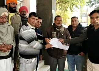 कार्रवाई नहीं, किसानों ने कलेक्ट्रेट के समक्ष शुरू किया बेमियादी धरना