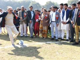 केंद्रीय मंत्री ने फुटबॉल को किक मार शुरू किए ‘हरियाणा यूथ गेम’