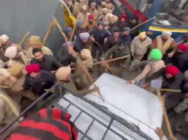 पंजाब में किसानों और पुलिस के बीच झड़प, भांजी लाठियां punjab