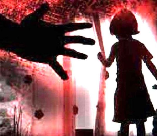 Delhi: दिल्ली में अपने परिजनों के घर बर्फ देने गई एक मासूम की संदिग्ध मौत Delhi News