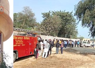 खाला तोड़ने के मामले में कार्रवाई नहीं पेट्रोल भरी बोतल लेकर चढ़ा टंकी पर