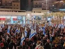 इजराइल में 80 हजार से ज्यादा लोग सड़कों पर उतरे