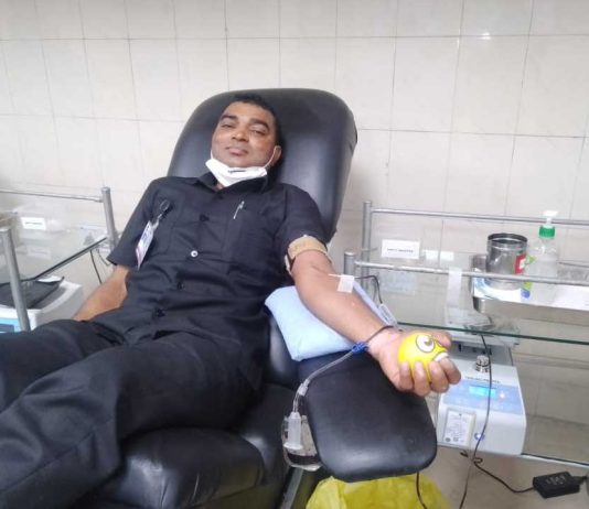 भारतीय सेना के लिए डेरा अनुयायी ने किया रक्तदान Dera-follower