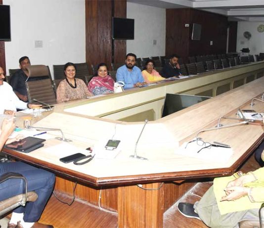 ‘चिरायु योजना के पात्रों के जल्द बनाए जाएं कार्ड’