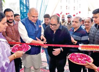 सरकार स्वास्थ्य सुविधाओं को बेहतर बनाने के लिए सभी से ले रही फीडबैक: सांसद