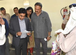 मंडलायुक्त ने किया औचक निरीक्षण, समस्याओं के समाधान के दिए निर्देश