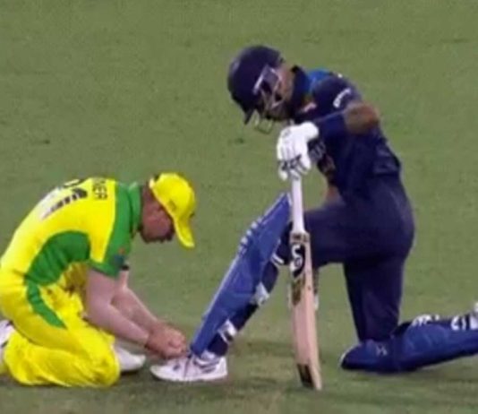 AUS vs IND: ऑस्ट्रेलिया के प्लेयर ने जब Live मैच में बांधे हार्दिक पांड्या के जूते का फीता india-vs-aus