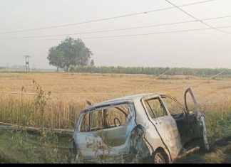 नील गाय से टकरा कर बेकाबू हुई गाड़ी हाईटेंशन लाइन के खंभे से टकराकर बनी आग का गोला Bulandshahr