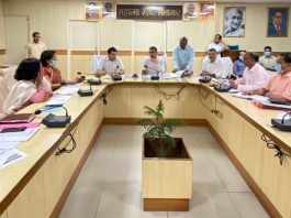 बच्चों के स्वास्थ्य के लिए टीकाकरण जरूरी: डीएम