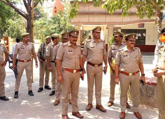 नामांकन स्थल पर पहुंचे एएसपी, परखी सुरक्षा-व्यवस्था Kairana News