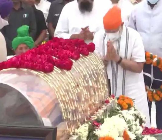 पीएम मोदी ने चंडीगढ़ पहुंचकर बादल को श्रद्धांजलि दी Parkash-Singh-Badal-Death