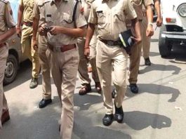 कार से 5 लाख 76 हजार रुपए जब्त Gurugram News