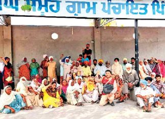 200 जरूरतमंद परिवारों ने गेहूं न मिलने पर सरकार के खिलाफ की नारेबाजी