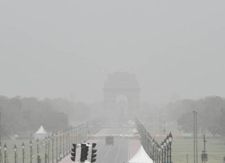Delhi Weather: दिल्ली-एनसीआर में धूल भरी आंधी, हर तरफ धुंध ही धुंध, लोगों को सांस लेने में हुई दिक्कत Delhi Weather
