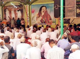 बरकरार है ‘मेरे देश की जवानी’ Song का जलवा, झूमे श्रद्धालू