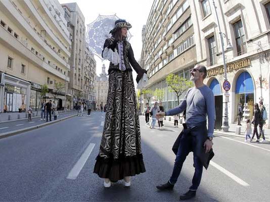 World Tallest Woman: क्या ये हैं दुनिया की सबसे लंबी औरत? World-Tallest-Woman