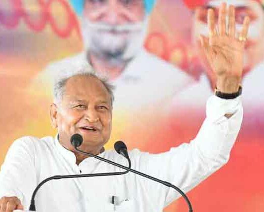 मुख्यमंत्री ने बजट के दौरान की गई घोषणाओं को पूरा कर निभाया वायदा Jaipur News