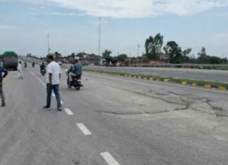 कैराना में एक माह में दूसरी बार टूटी फ्लाईओवर की सड़क Kairana