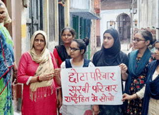 विश्व जनसंख्या दिवस पर समाज सेविकाओं ने लोगों को घर-घर जाकर किया जागरूक Bulandshahr News