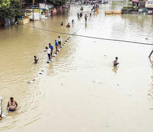 Delhi Flood: आखिर क्यों हुई दिल्ली पानी-पानी Delhi Flood