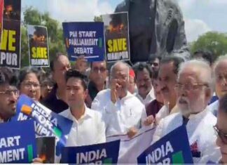 Manipur Violence: संसद भवन परिसर में गांधी जी की प्रतिमा के समक्ष विपक्ष का प्रदर्शन Manipur Violence