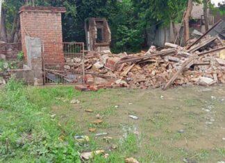 Noida News: लगातार पड़ रही बारिश से मकान गिरा, एक की मौत, पत्नी और बेटा गंभीर रूप से घायल Noida News