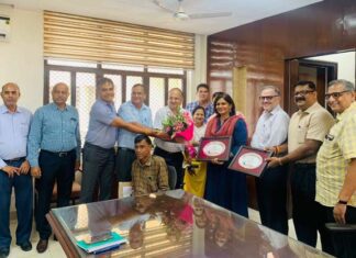 अधिकारियों ने आयुक्त को प्रशस्ति पत्र सौंपकर दी शुभकामनाएं Rajasthan Housing Board