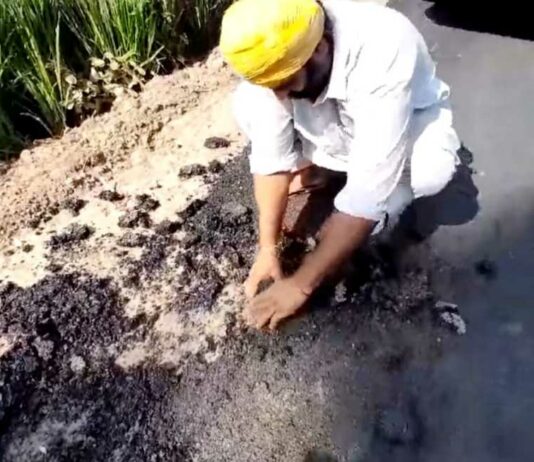 लोक निर्माण विभाग का कारनामा, रेत के ऊपर बजरी डालकर रातों रात बना दी सड़क Dhamtan Sahib