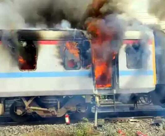 Humsafar Express Train Fire: ‘हमसफर’ में आग से अफरा-तफरी Delhi News