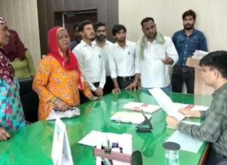 पात्र होने के बावजूद मोबाइल फोन वितरित न करने का आरोप Hanumangarh News