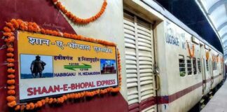 Shaan-e-Bhopal Express train