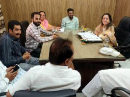 दुकानदारों ने उपायुक्त से मिलकर करवाया समस्या से अवगत Abohar News